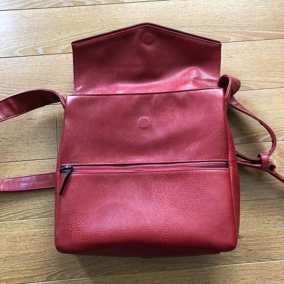 NWOT-MATT & Nat Red Pebble Crossbody Messenger - Picture 10 of 16